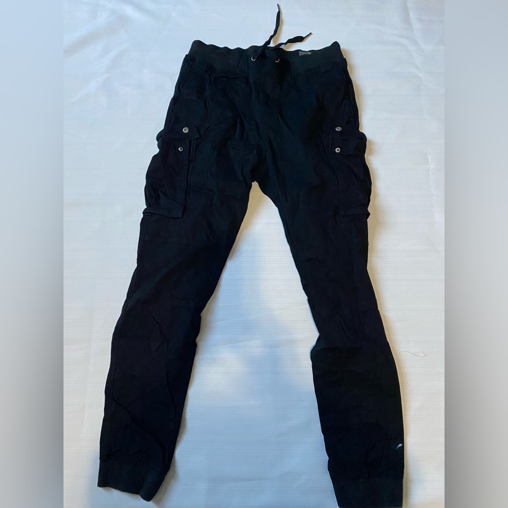 black cargo pants with six pockets